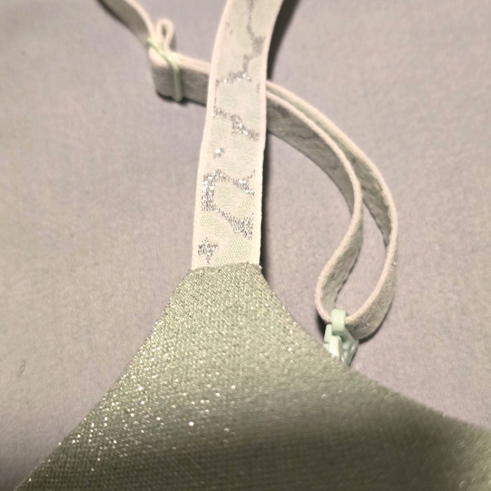 Victoria Secret Bra - Picture 3 of 10